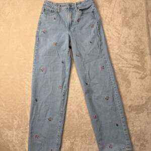 Old Navy High Rise OG Loose Jeans Size 2 Floral Embroidered